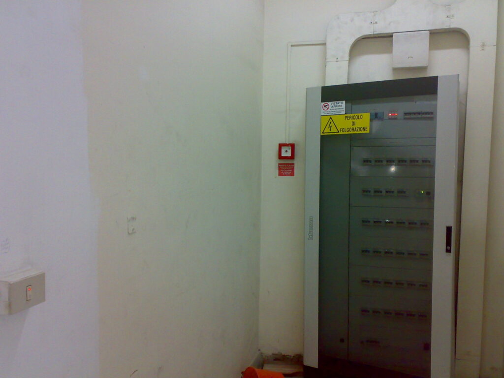 Quadro elettrico uff. Ammin. ag. delle entrate Messina