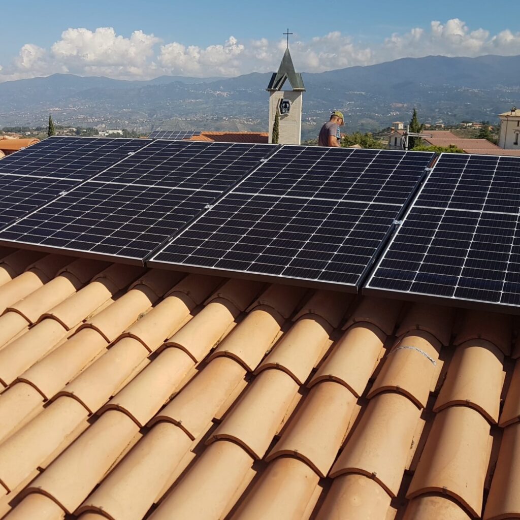 Impianto fotovoltaico da 6 kW con 15 kW di accumulo ZCS e sistema ibrido - Cosenza (CS)
