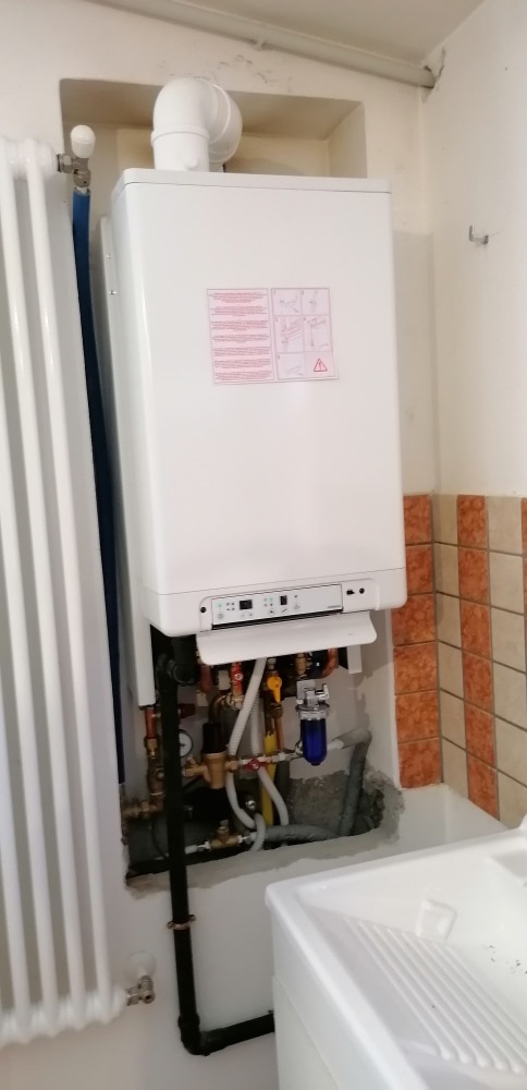 impianto realizzato in localita botricello cz completo di impianto ibrido daikin fotovoltaico 6 kw con 15 di accumulo e climatizzatori 2