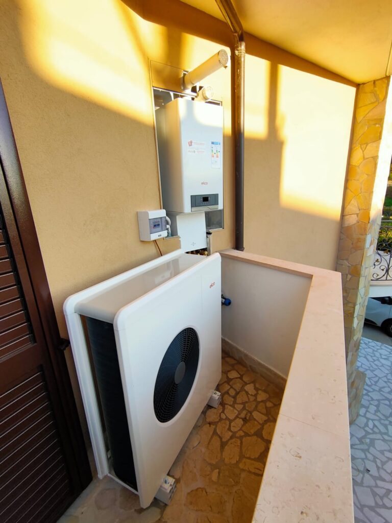 I nostri primi lavori Superbonus 2019: impianti a Rotendella (Matera) e L’Aquila 3 unità interna della pompa di calore installata a rotendella
