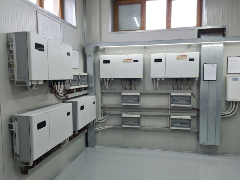 quadro elettrico con inverter e contatori del campo da 150 kw