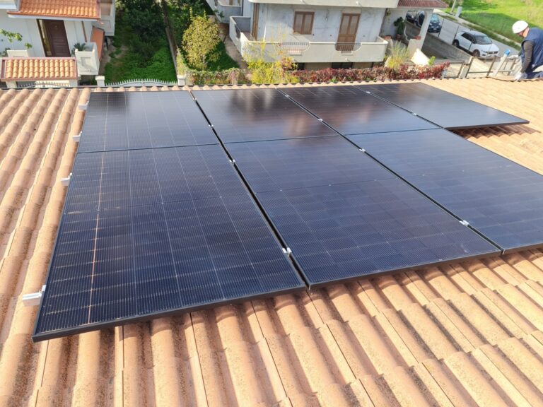 impianto fotovoltaico con moduli su tetto a condofuri