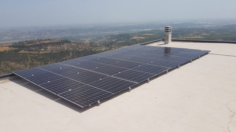 I nostri primi lavori Superbonus 2019: impianti a Rotendella (Matera) e L’Aquila 5 moduli fotovoltaici su tetto panoramico del superbonus 2019