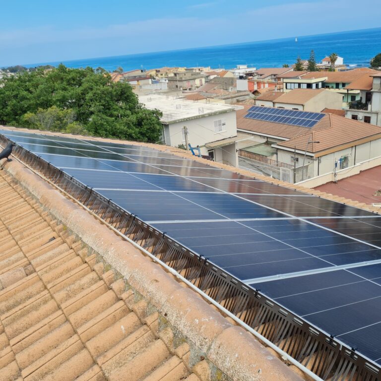 moduli fotovoltaici visti dall alto a brancaleone