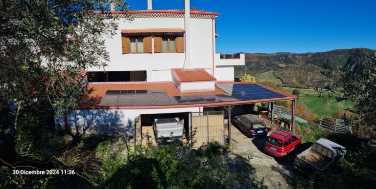 impianto fotovoltaico trina solar sulla copertura a verzino